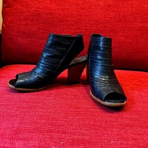 PAUL GREEN Black Cayanne Leather Peep Toe Bootie, size 9